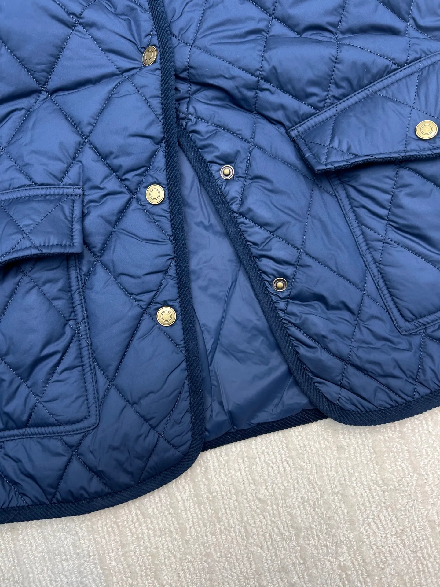 P350 Ralph Lauren logo embroidered diamond plaid corduroy cotton jacket. Exquisite small logo embroidery on the chest, corduroy color-blocked lapels, pocket design showing details, customized accessories, complete with three standards. Size: S M L XL